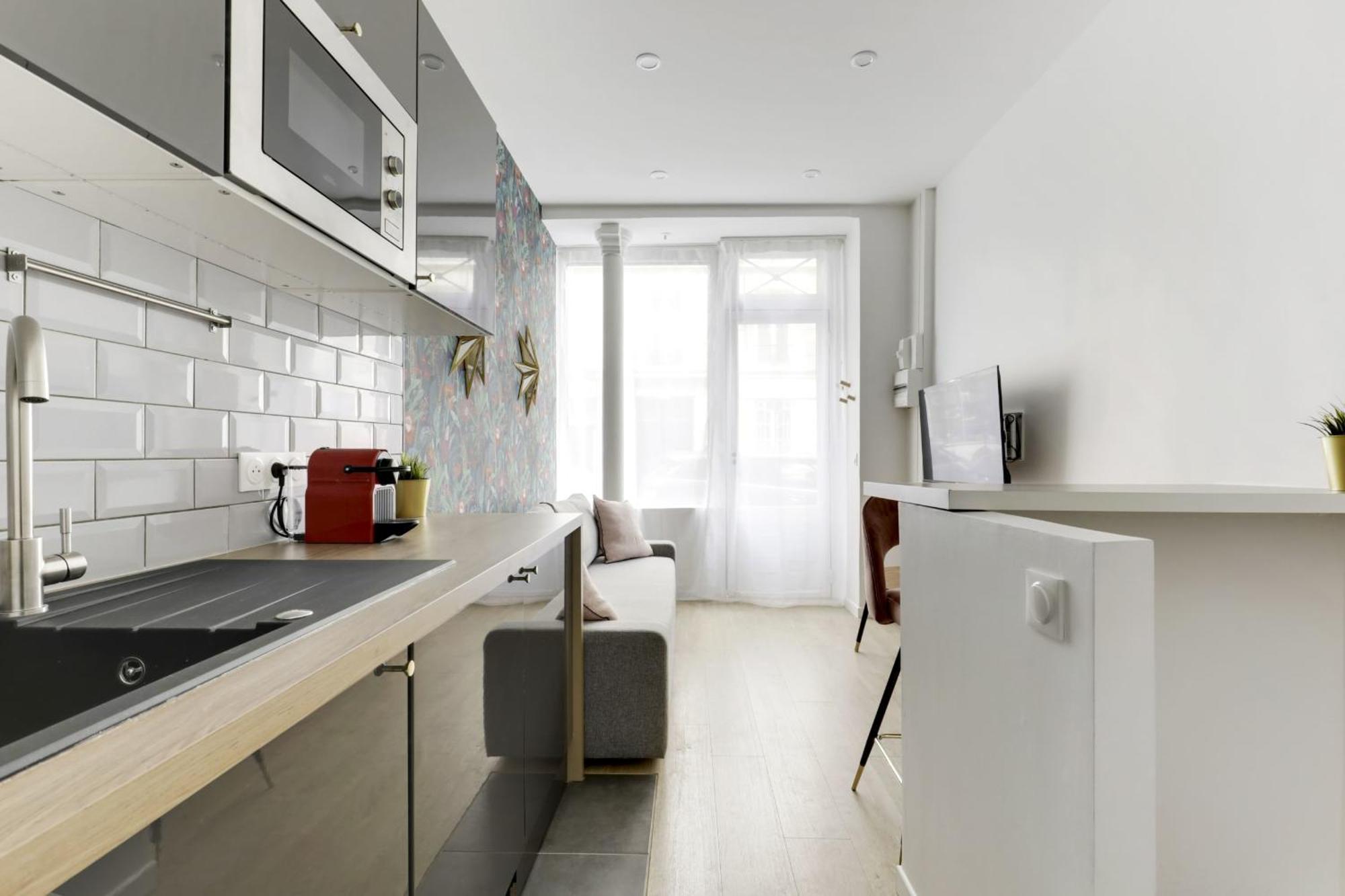 Renovated And Bright Street Side * Paris