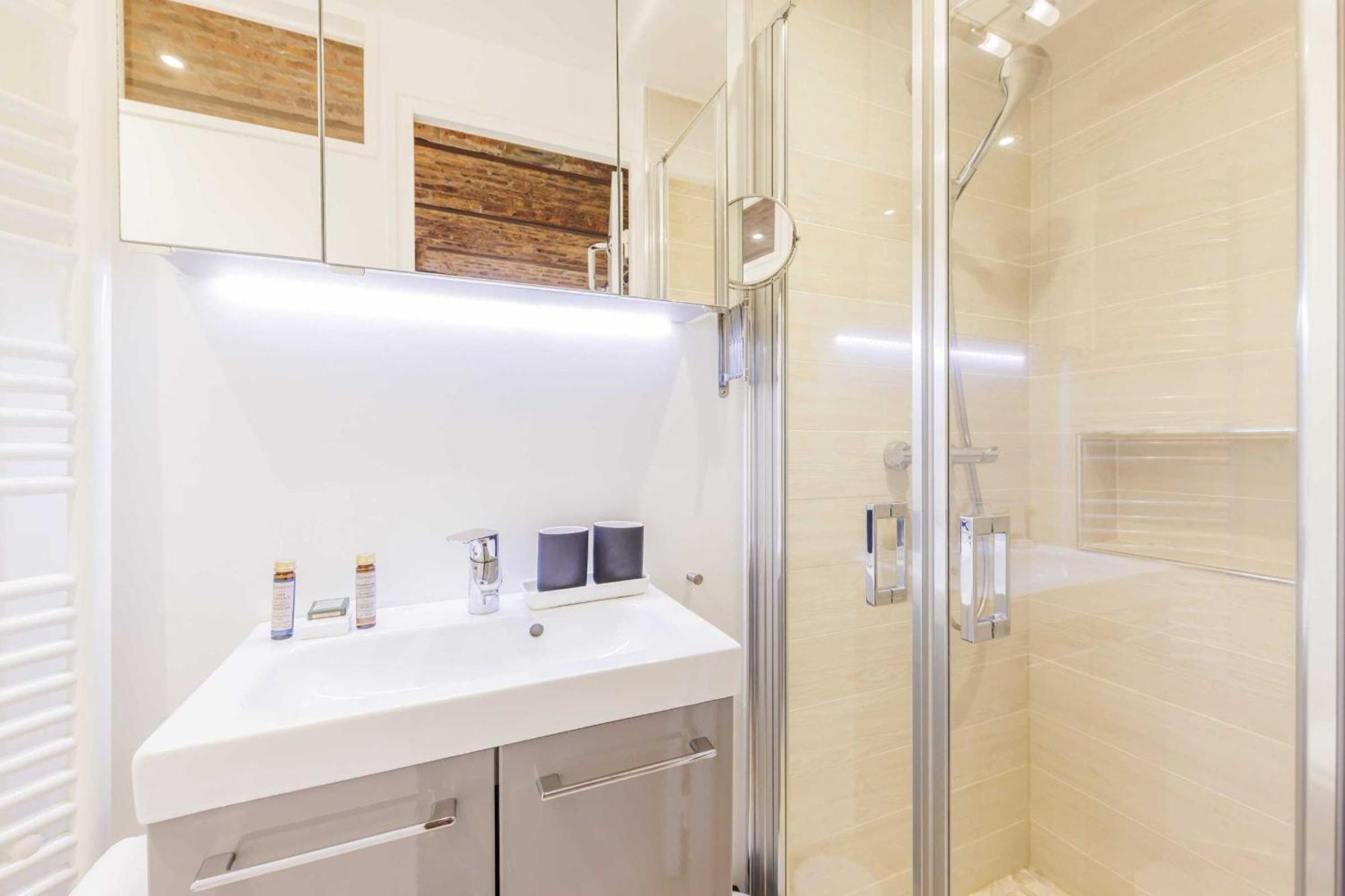 Apartment 1 Bdr -4p 16th Near Trocadero Paris