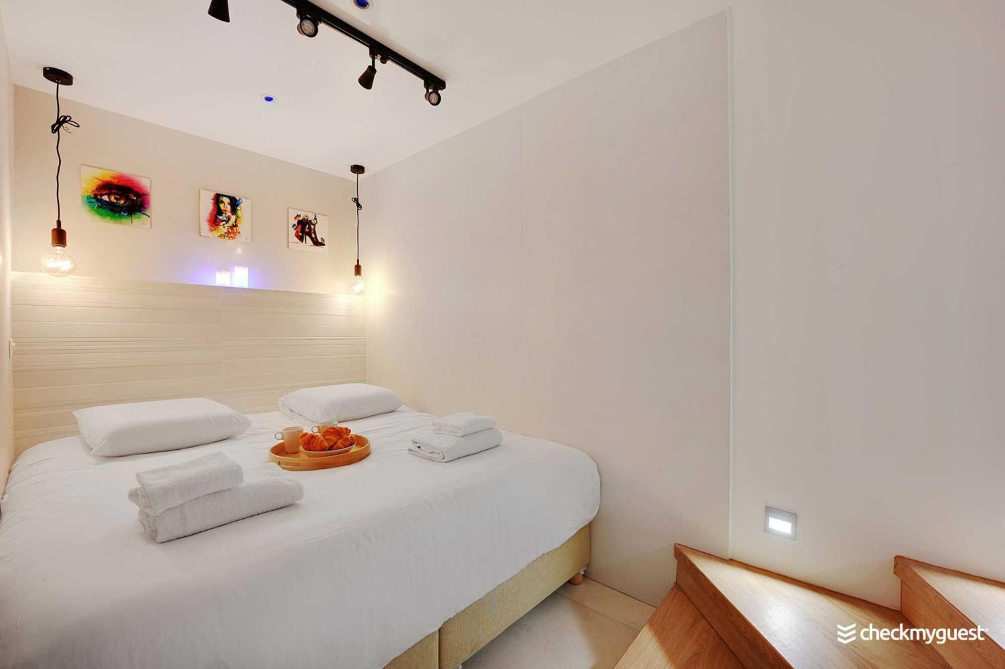 Apartamento Intimate With Air Conditioner & Jacuzzi 2br 6p Montmartre *