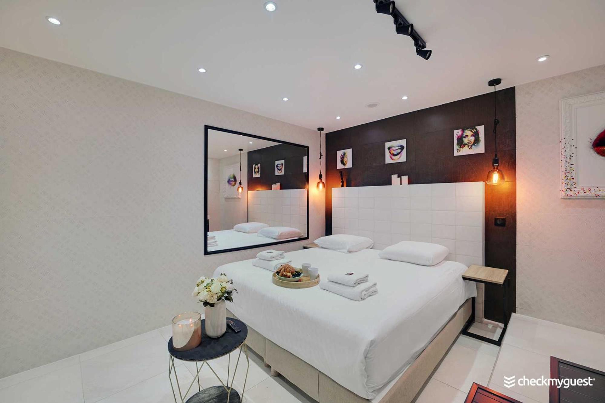 Apartamento Intimate With Air Conditioner & Jacuzzi 2br 6p Montmartre