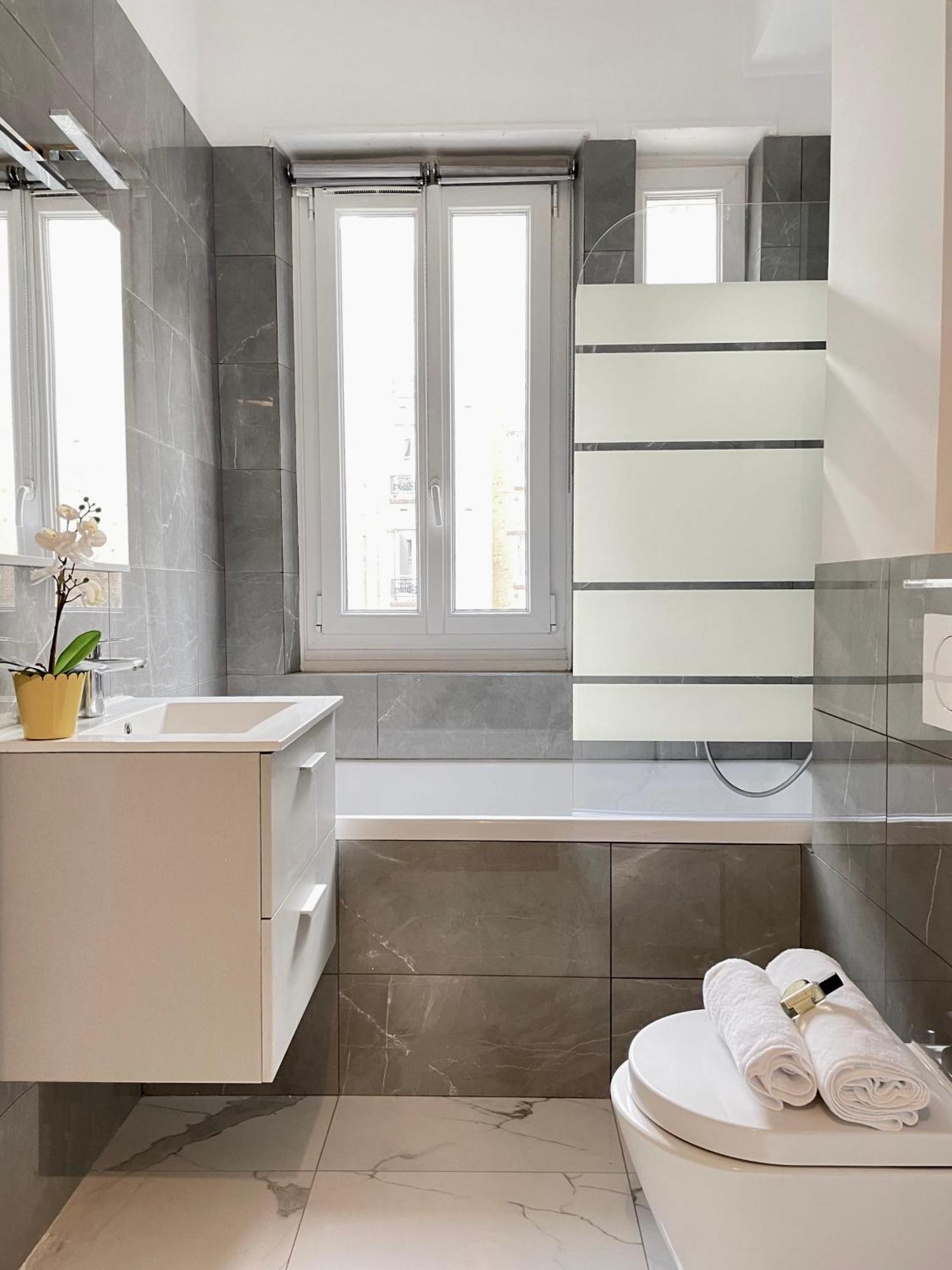 Eiffel Tower Stylish Retreat Apartment Paris