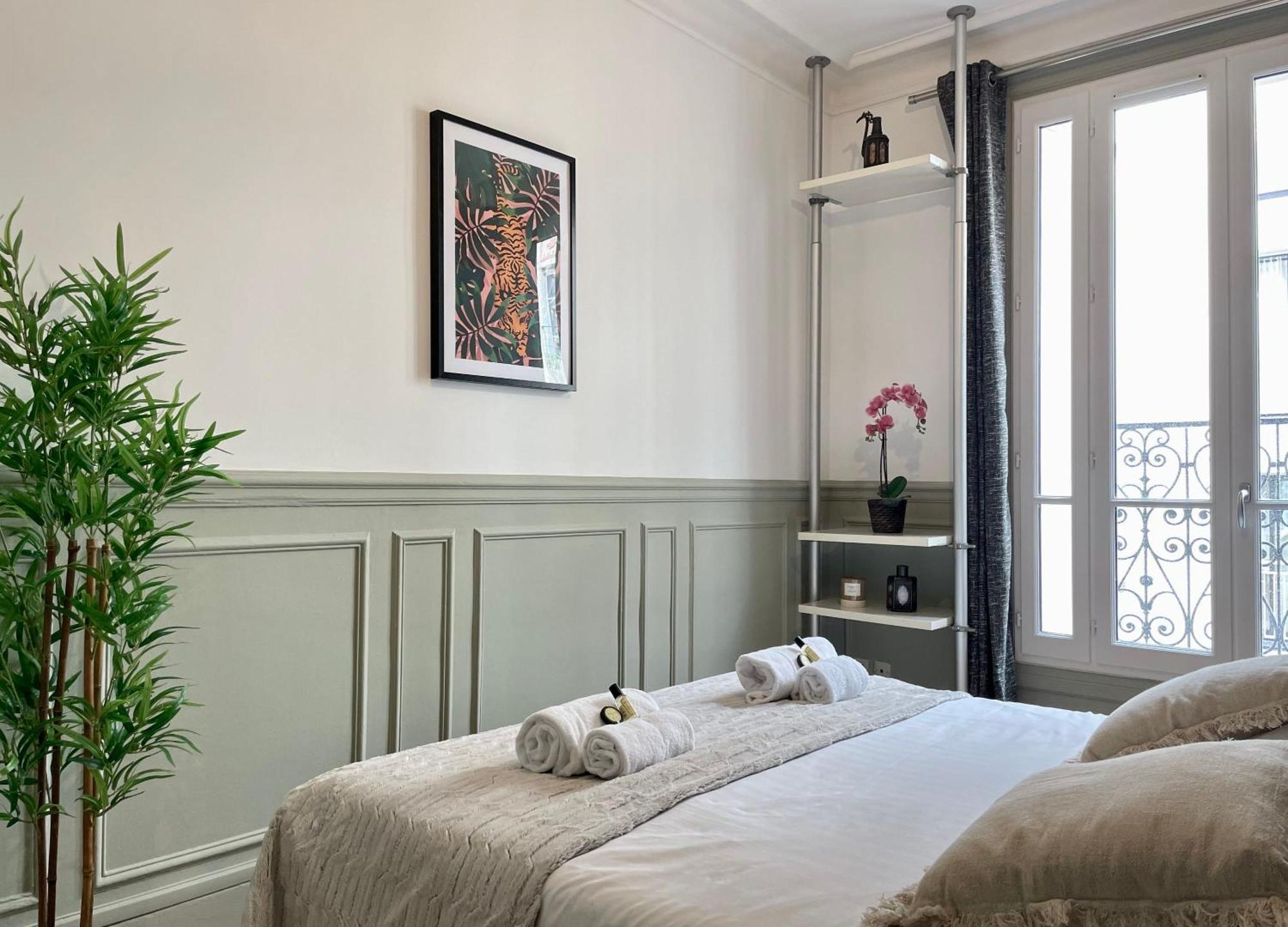 Eiffel Tower Stylish Retreat Apartment *