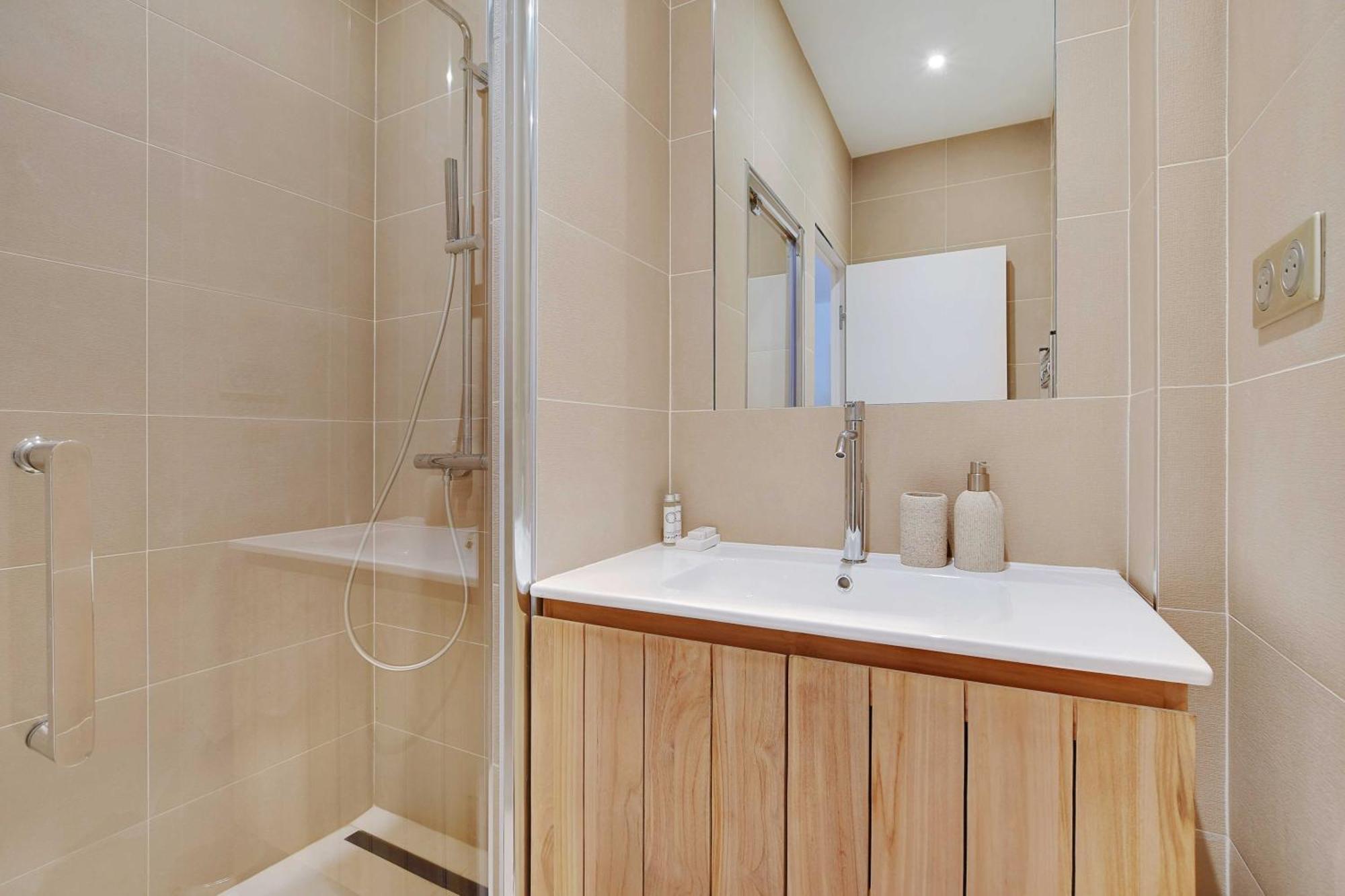 Spacious - 2br- 6p - Grandes-carrieres * Paris
