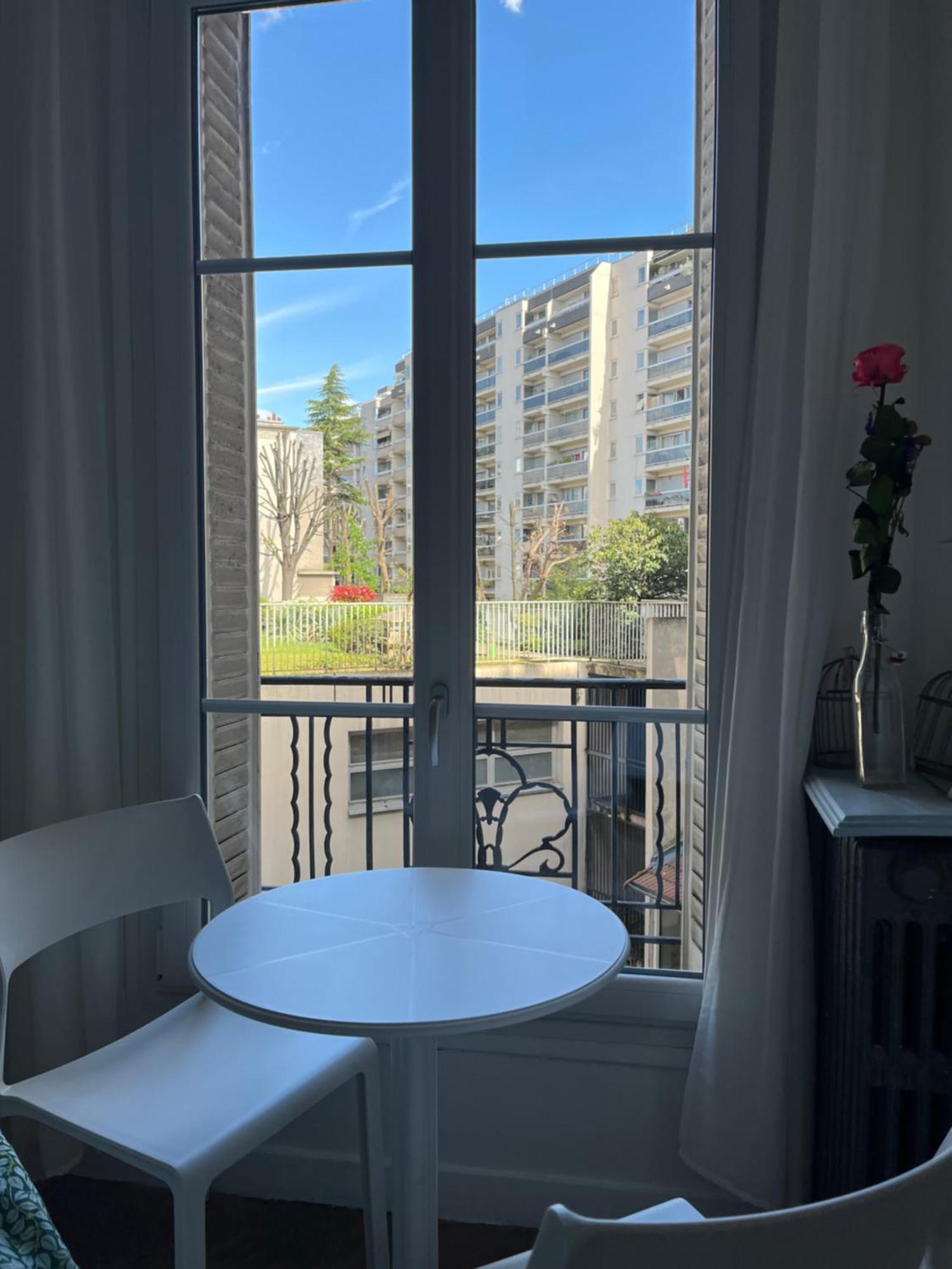 Joli Pres De Montmartre * Paris