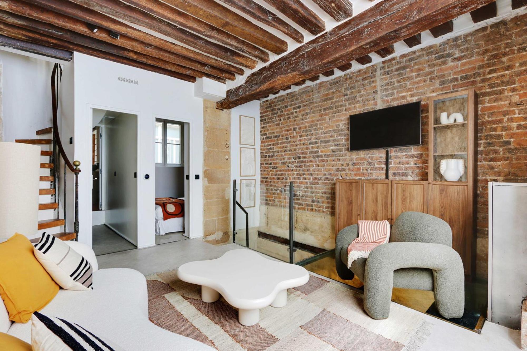 Refinement & Parisian Charm - Marais Appartement Paris
