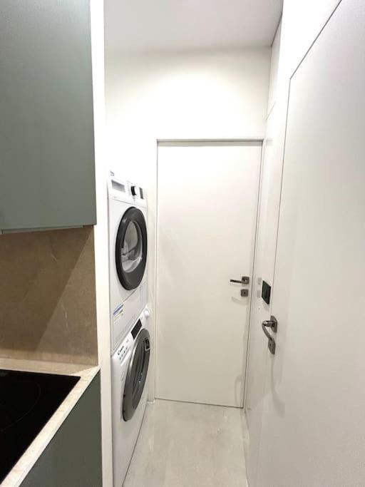 Louvre -notre Dame 2bd, 2bath Ac
