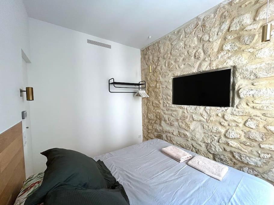 Apartment Louvre -notre Dame 2bd, 2bath Ac