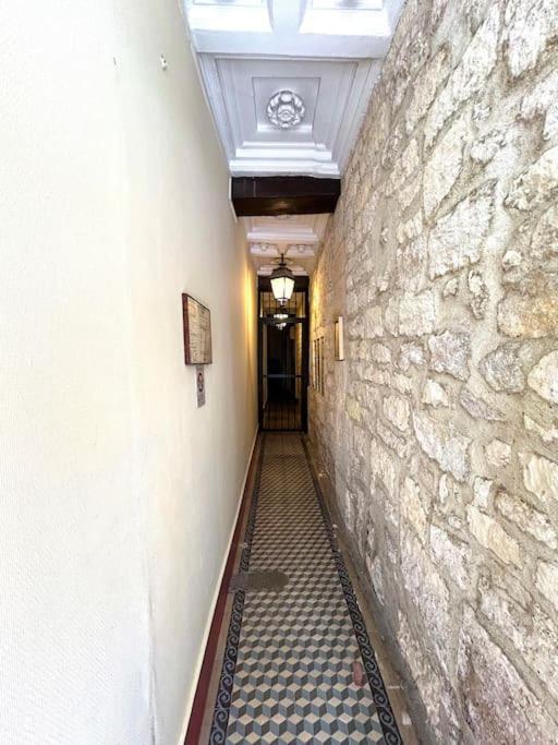 Louvre -notre Dame 2bd, 2bath Ac