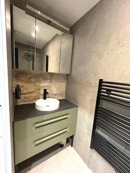 Apartment Louvre -notre Dame 2bd, 2bath Ac