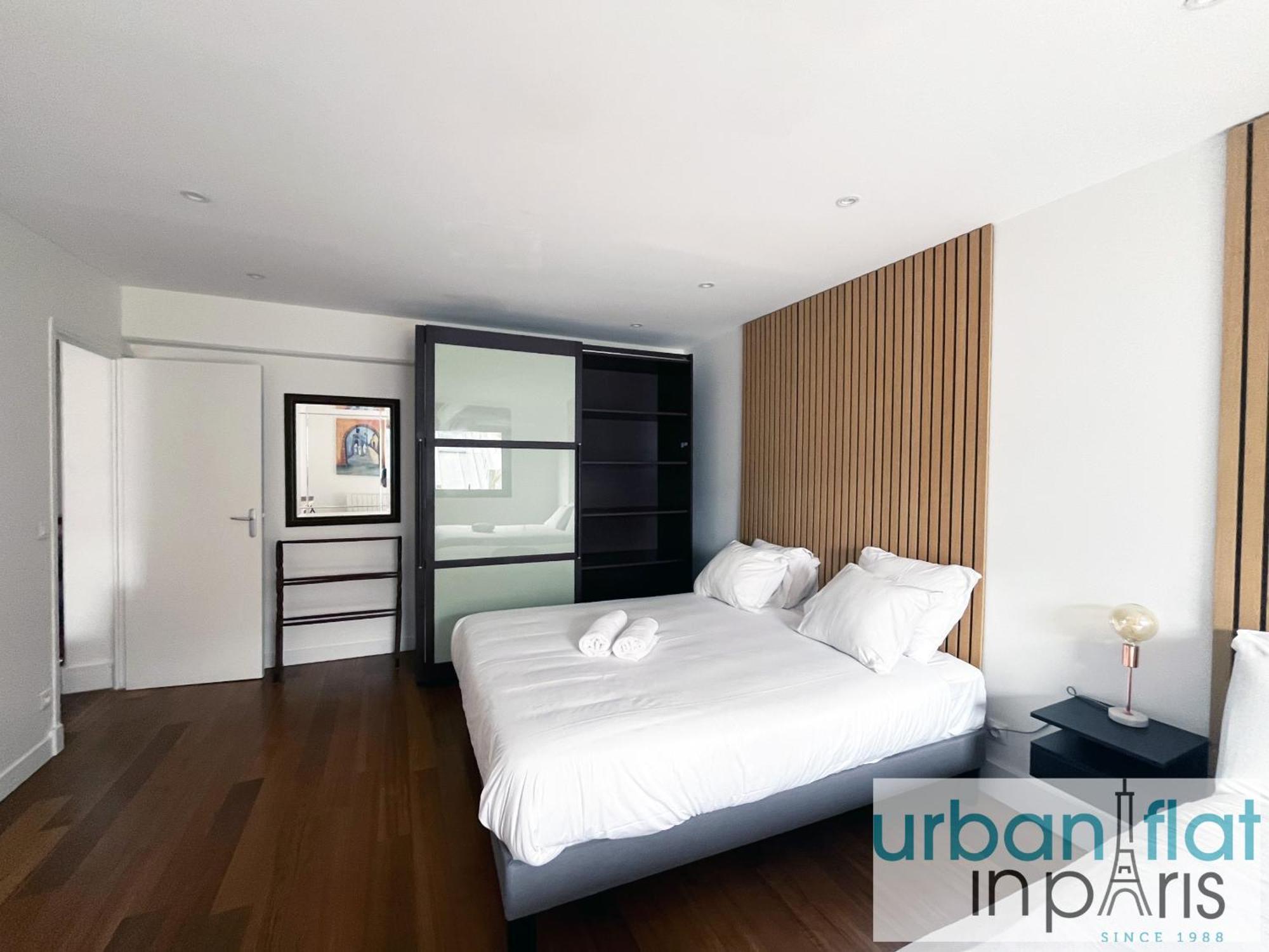 Urban Flat 168 - Spacious 1-bedroom In *