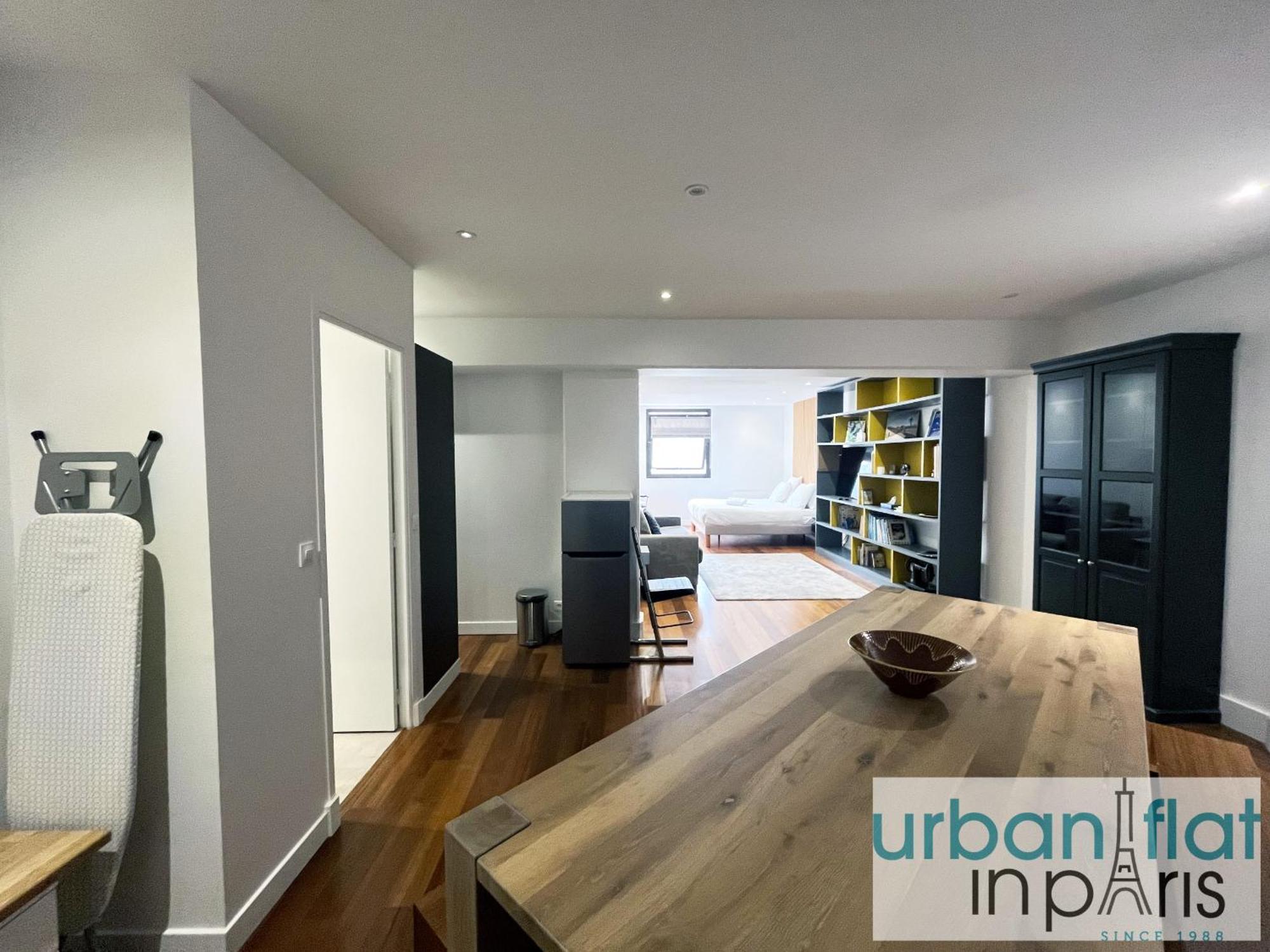 Urban Flat 168 - Spacious 1-bedroom In *