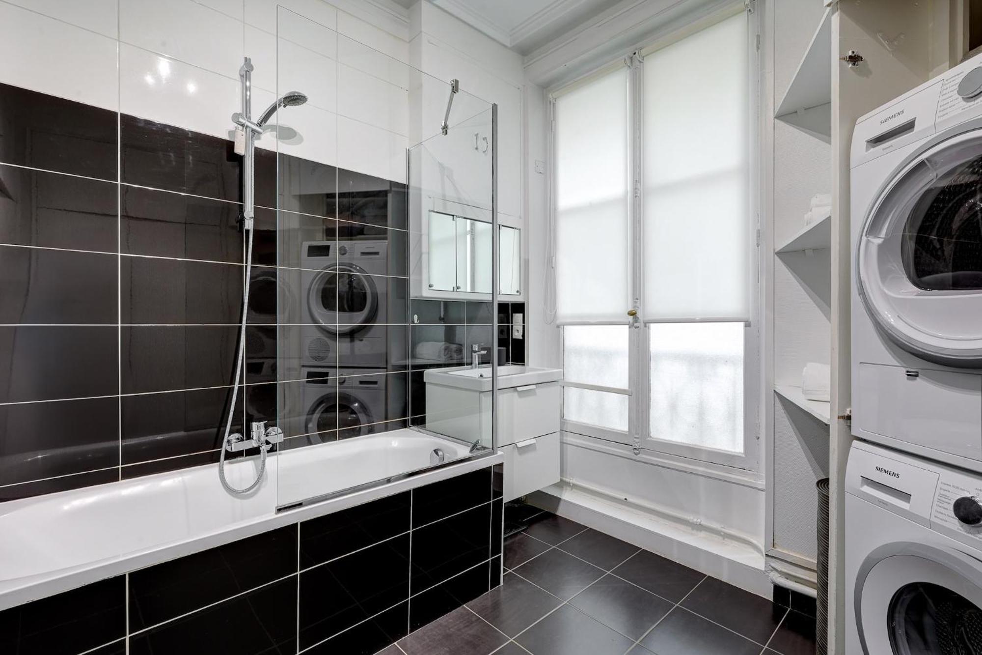 Appartement Eiffel Tower & Champ De Mars - 2br - Cityapartmentstay Paris