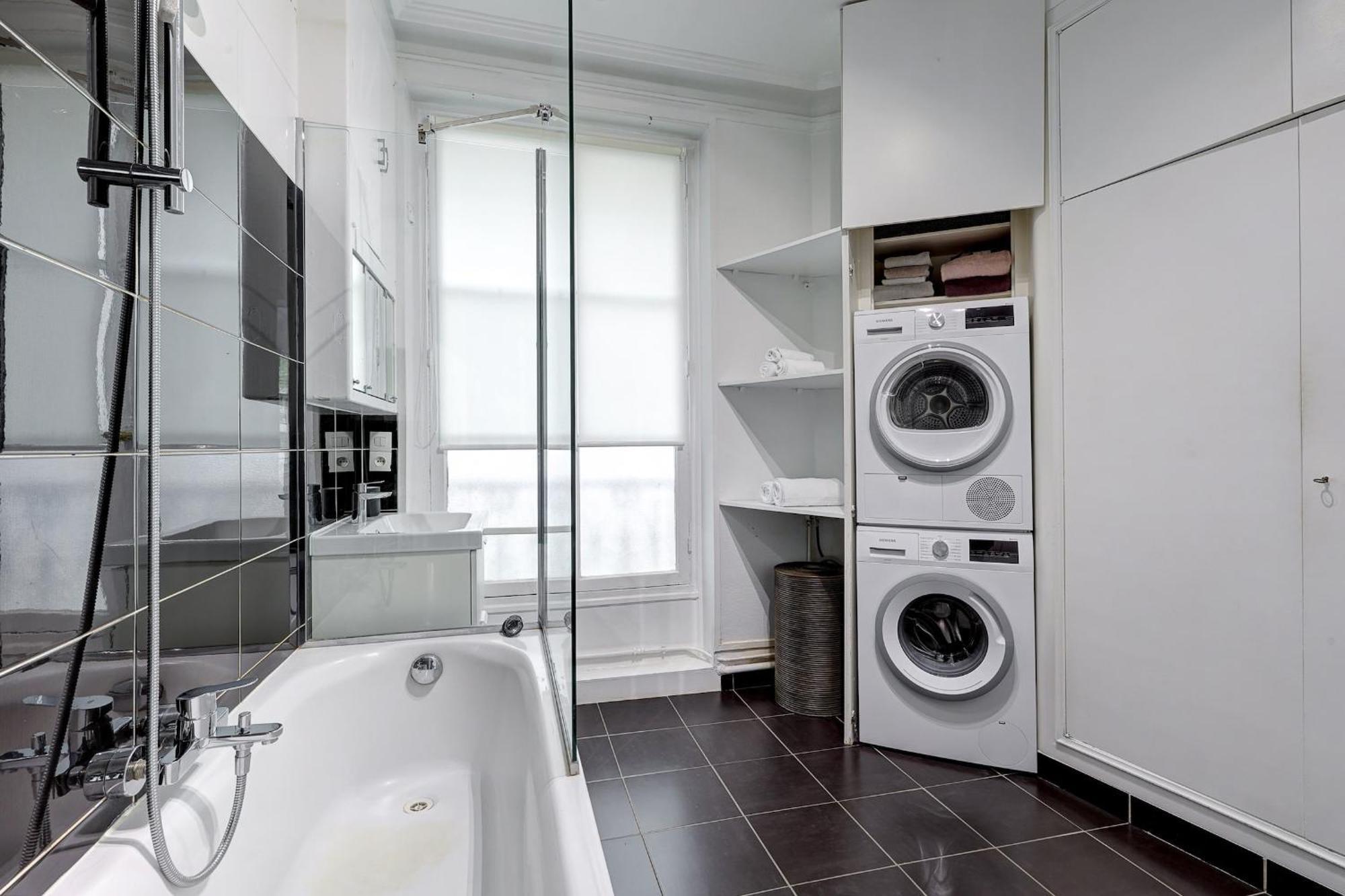 Eiffel Tower & Champ De Mars - 2br - Cityapartmentstay Paris