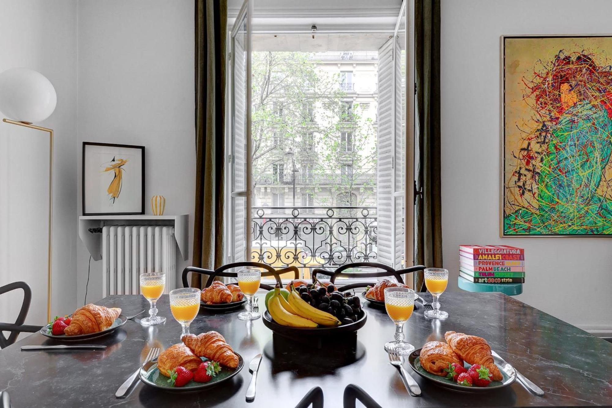 Eiffel Tower & Champ De Mars - 2br - Cityapartmentstay