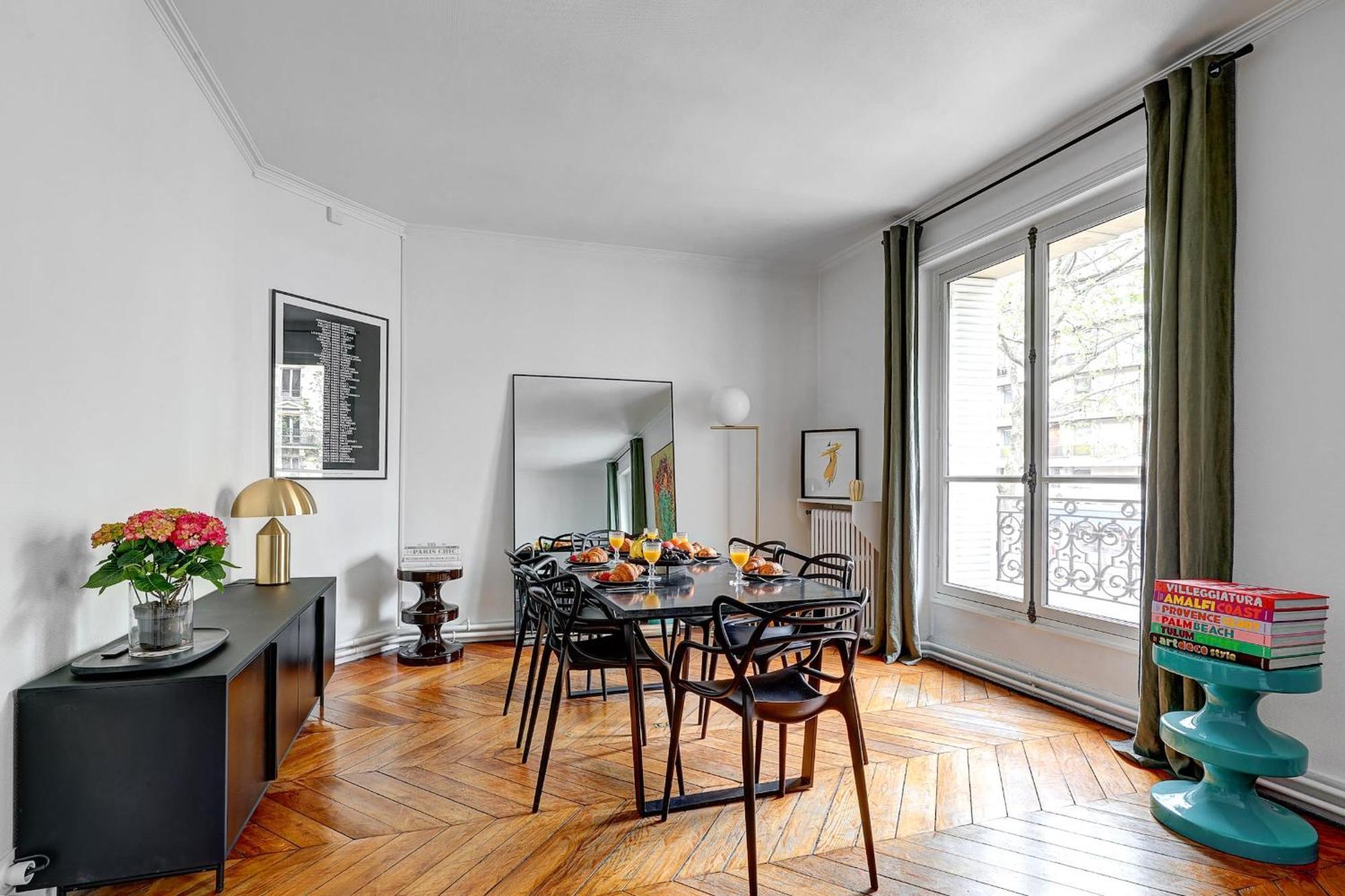 Appartement Eiffel Tower & Champ De Mars - 2br - Cityapartmentstay *