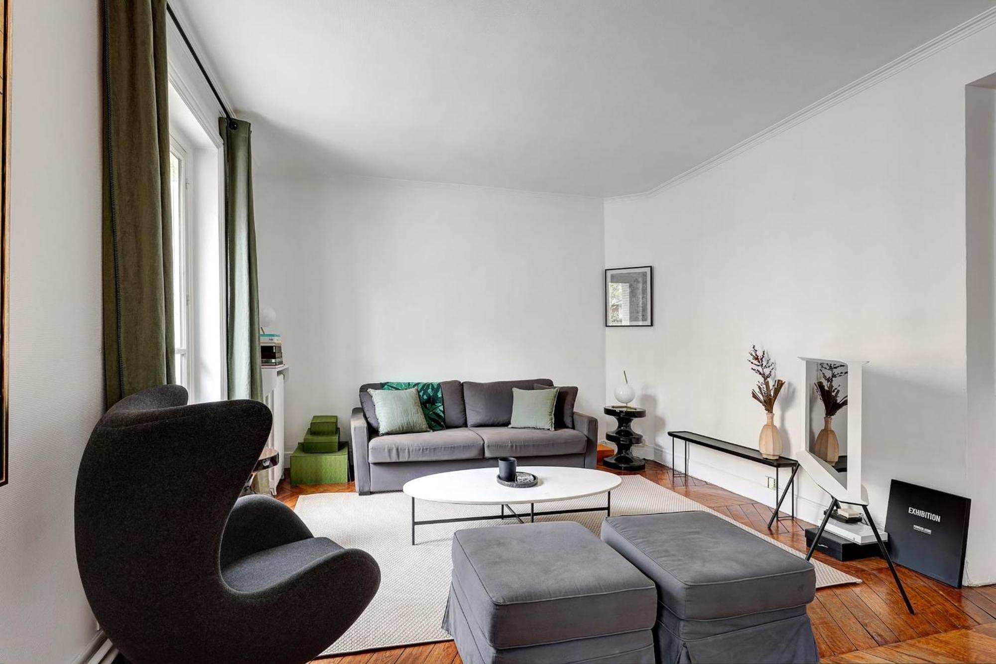 Eiffel Tower & Champ De Mars - 2br - Cityapartmentstay *