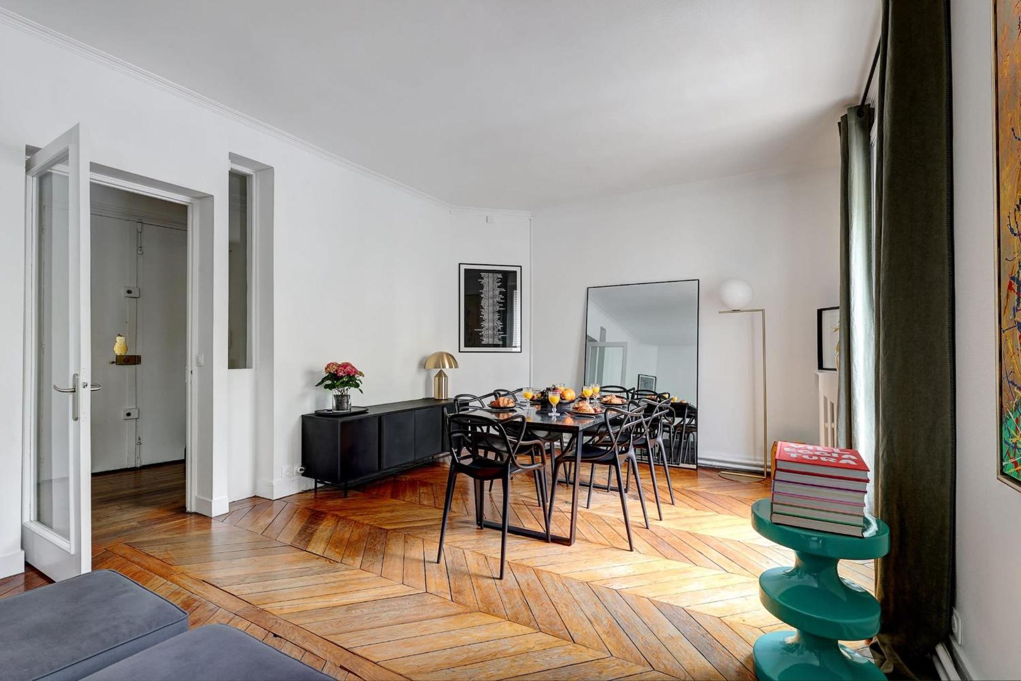 Appartement Eiffel Tower & Champ De Mars - 2br - Cityapartmentstay Paris