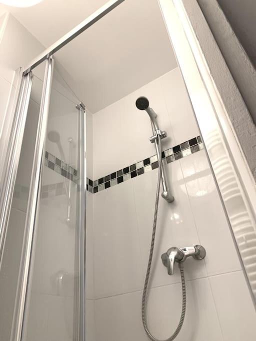 Apartamento Haussmanien Au Coeur Du Village Montmartre ! *