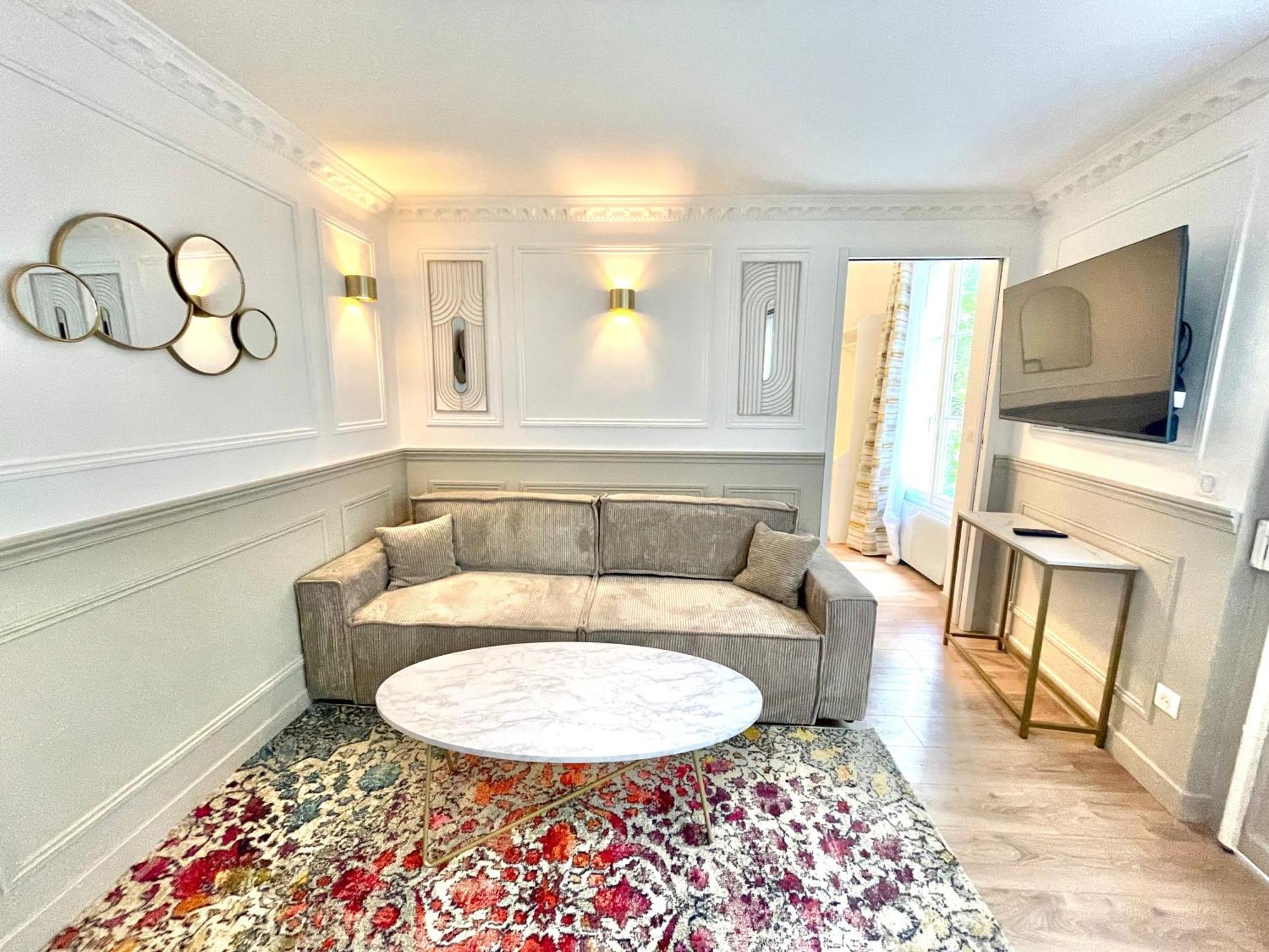 Adele Passy Apartment