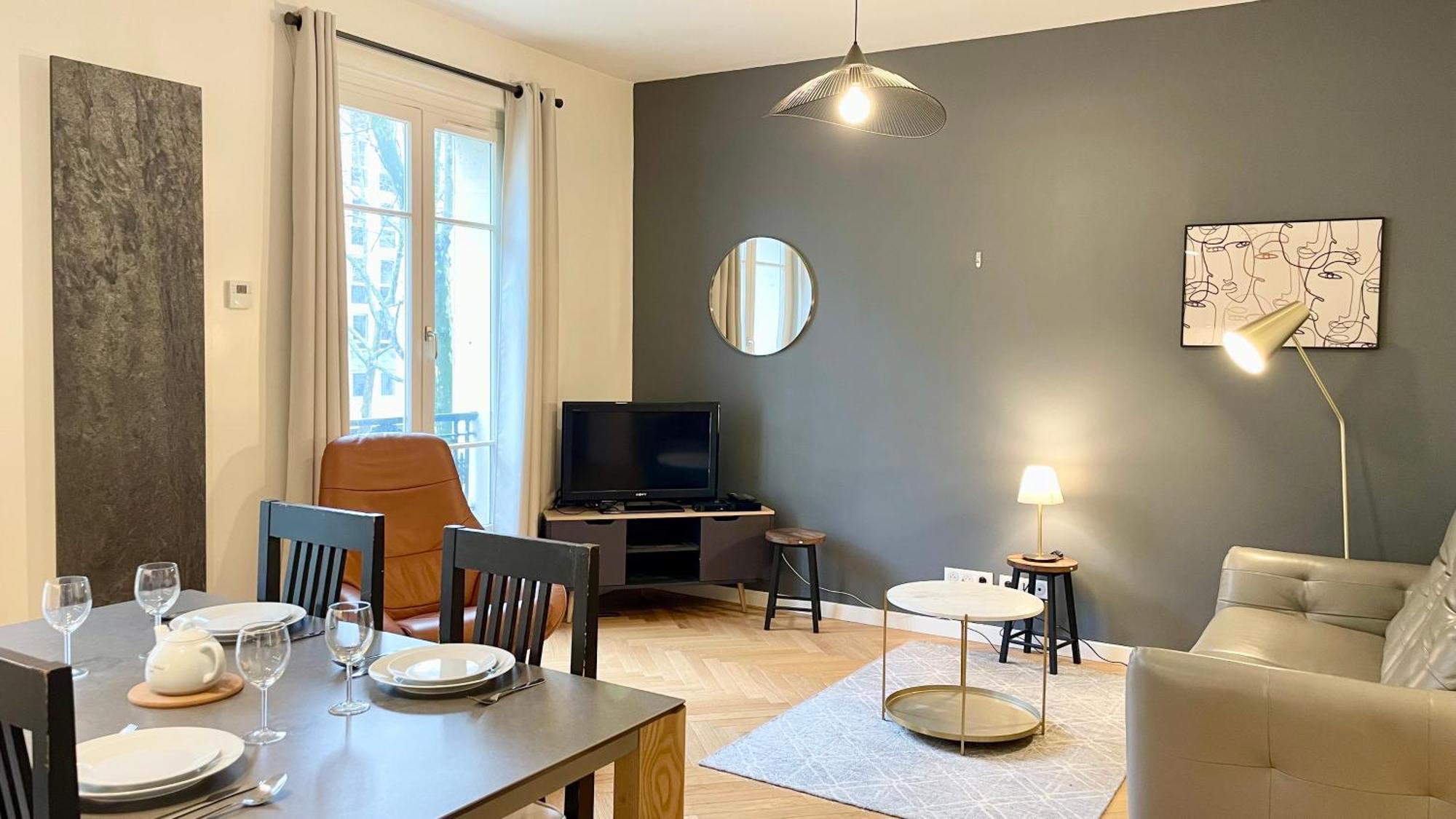 107 - Tour Eiffel Luxe 15eme Apartamento