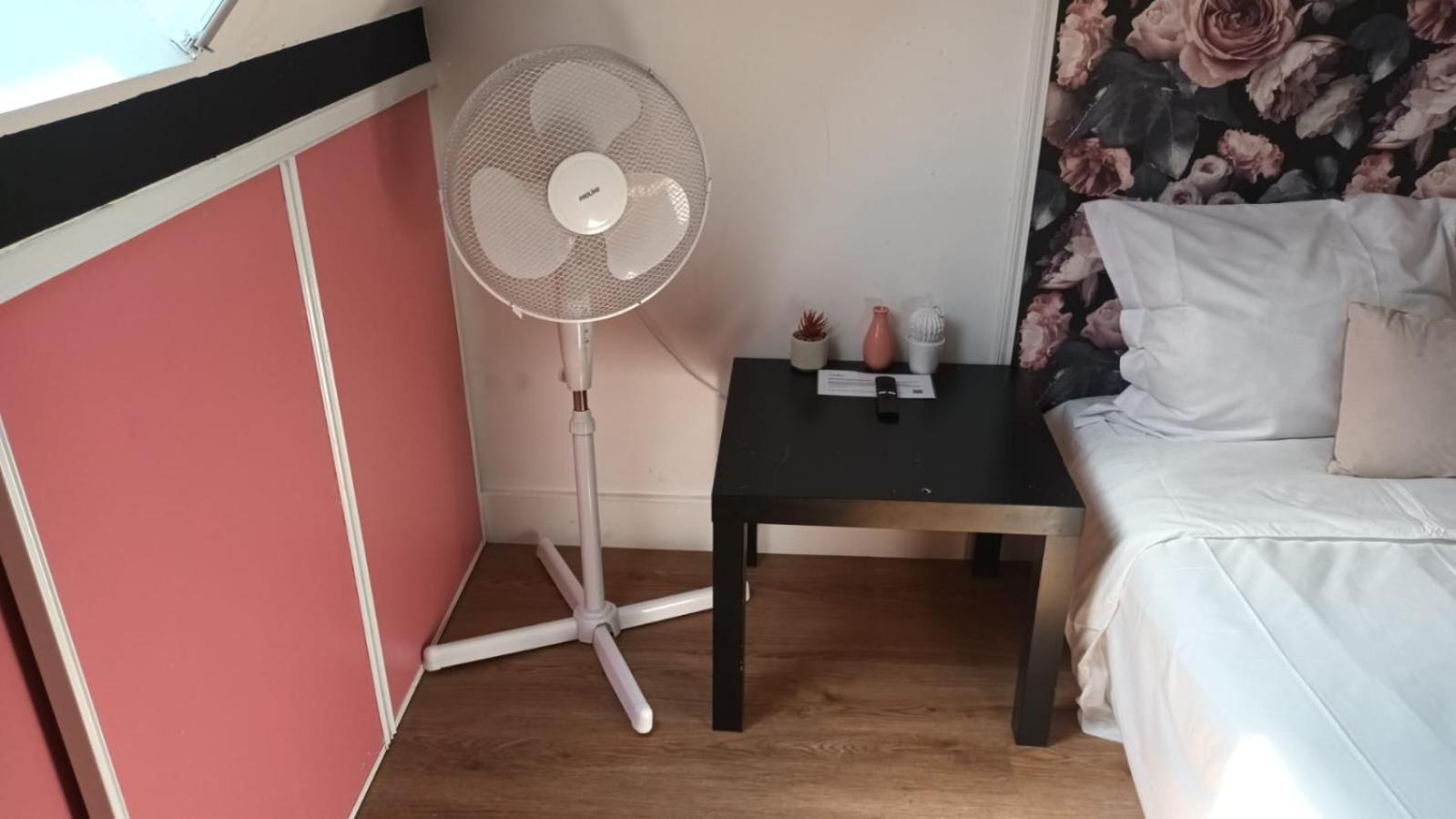 Charming Studio In A Prestigious Neighborhood 6th Floor, No Elevator Appartement *
