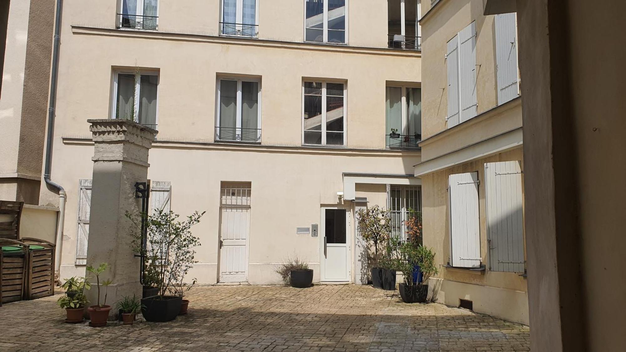 Calme Et Ensoleille Entierement Renove Paris
