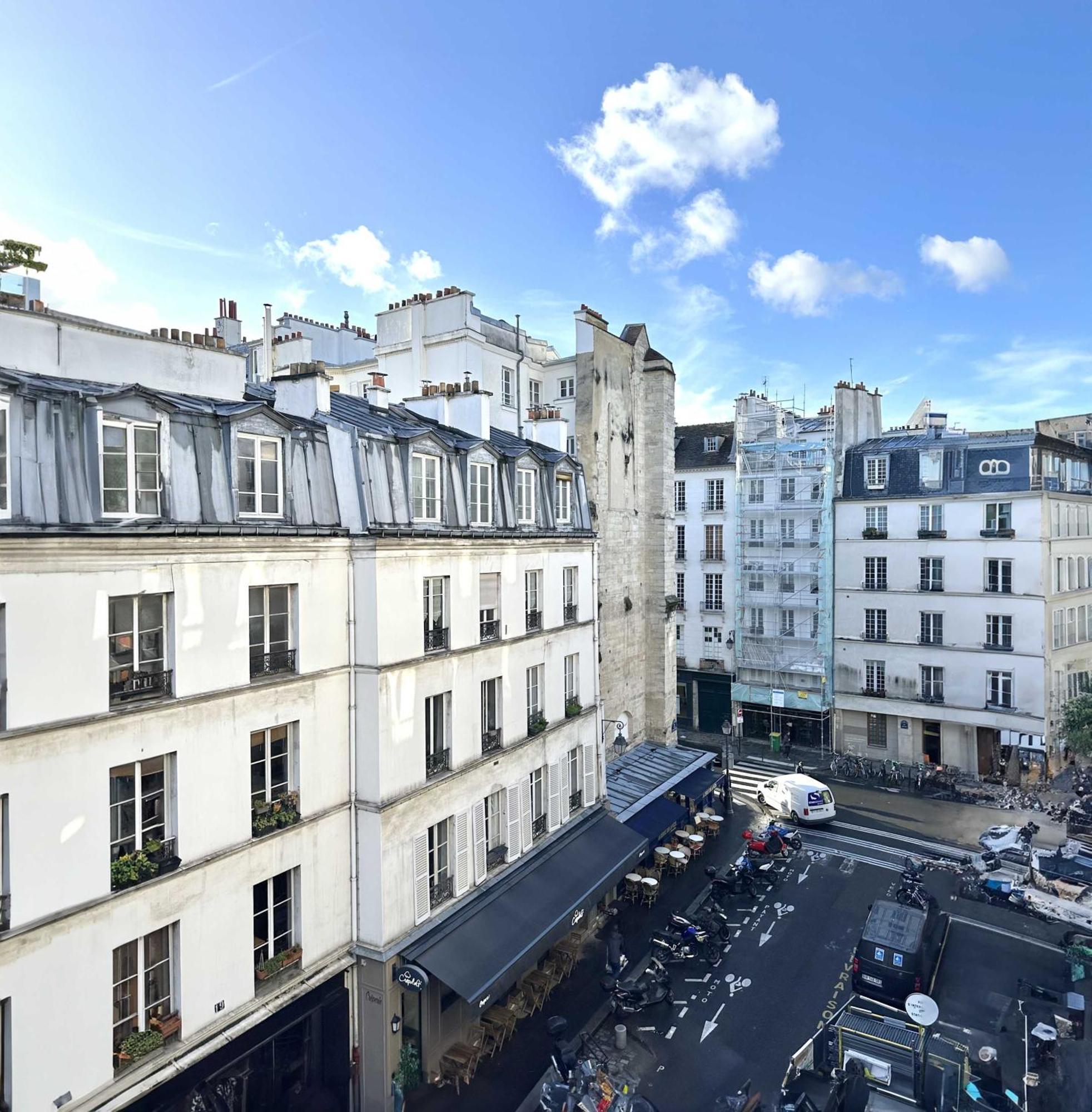 Apartment Beautiful Calm In Le Marais Paris