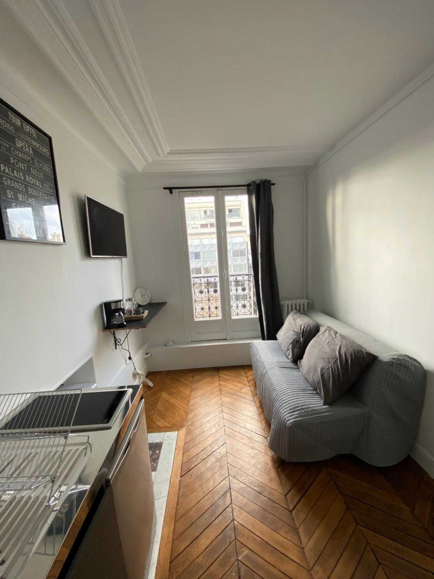 12m2 With View On Eiffel Tower Apartment
