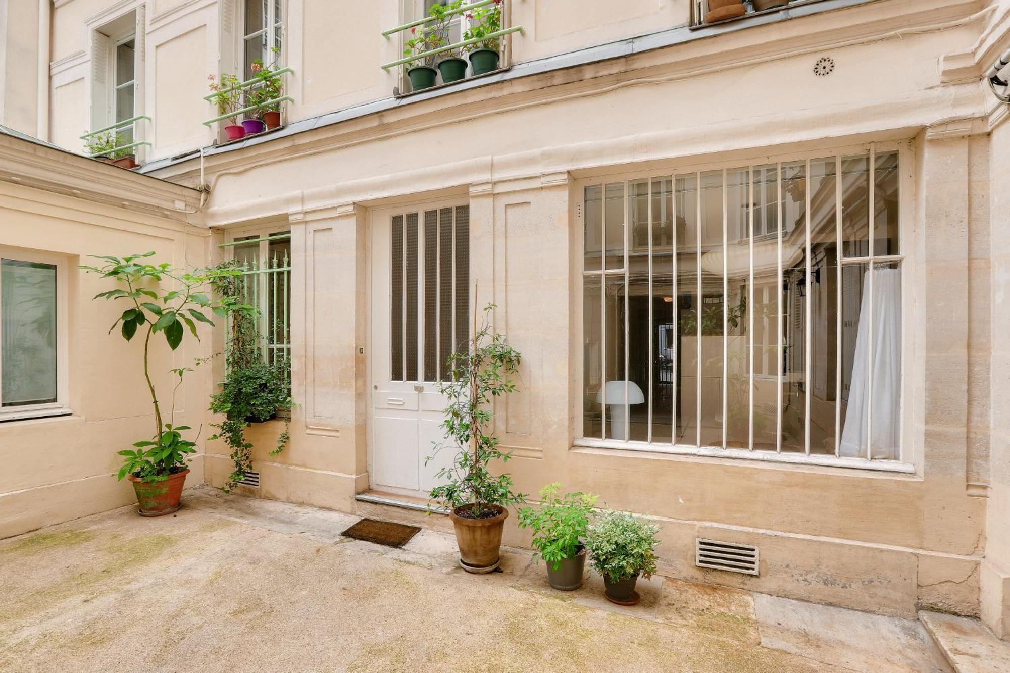 Bright In The 10arr. - 4 People Apartment *