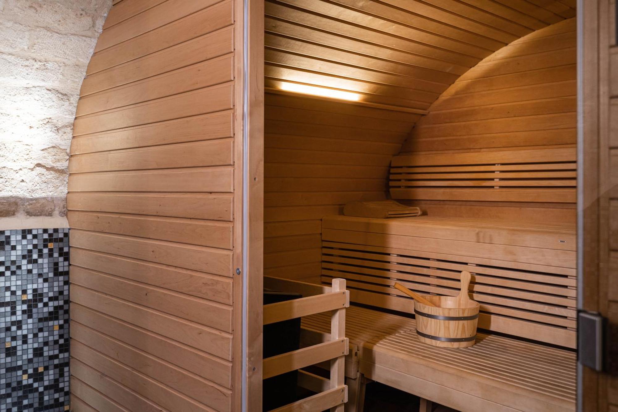Bourgogne & Montana Hotel 4*