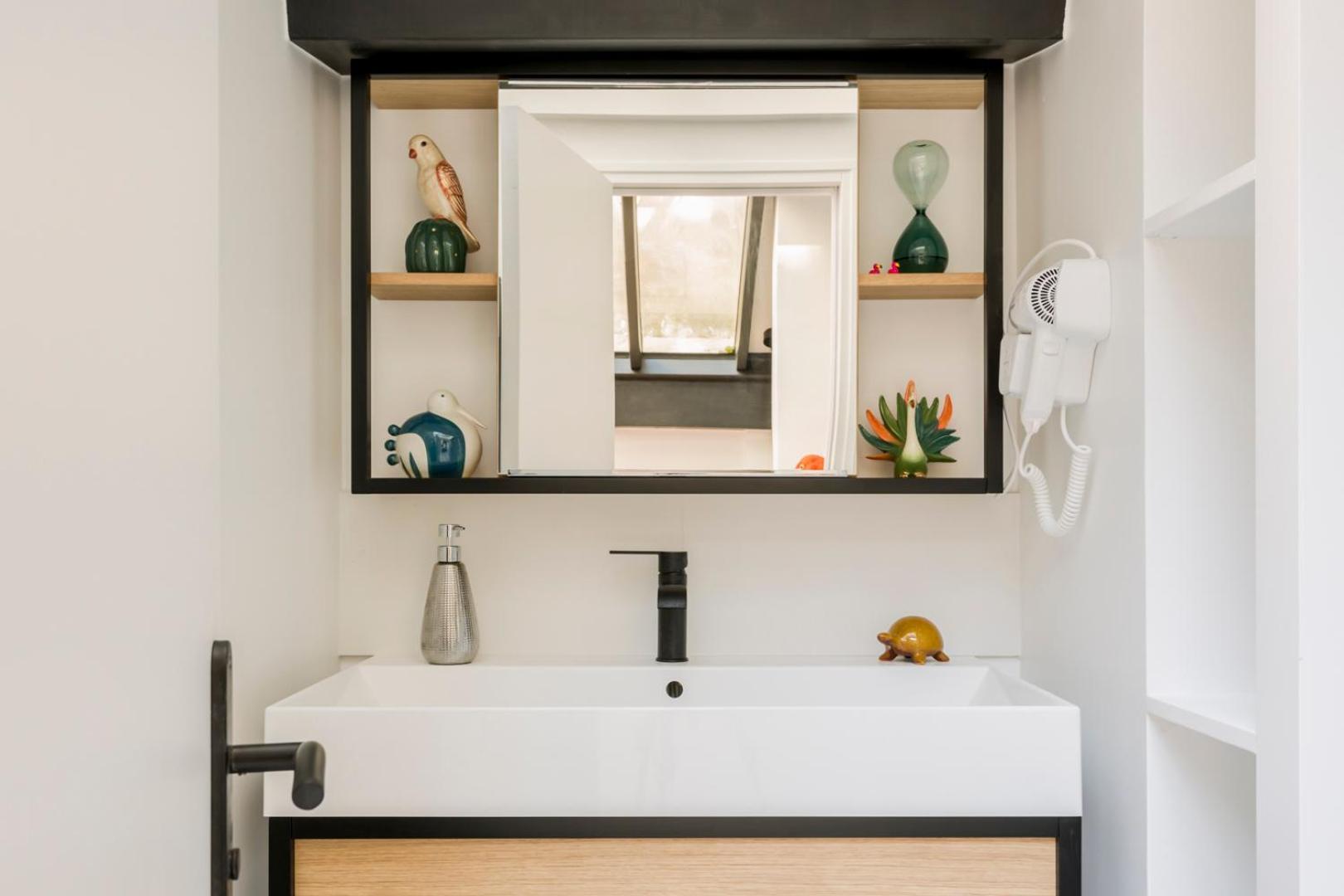 Relais Cocorico Artist Glass Roof With Ac