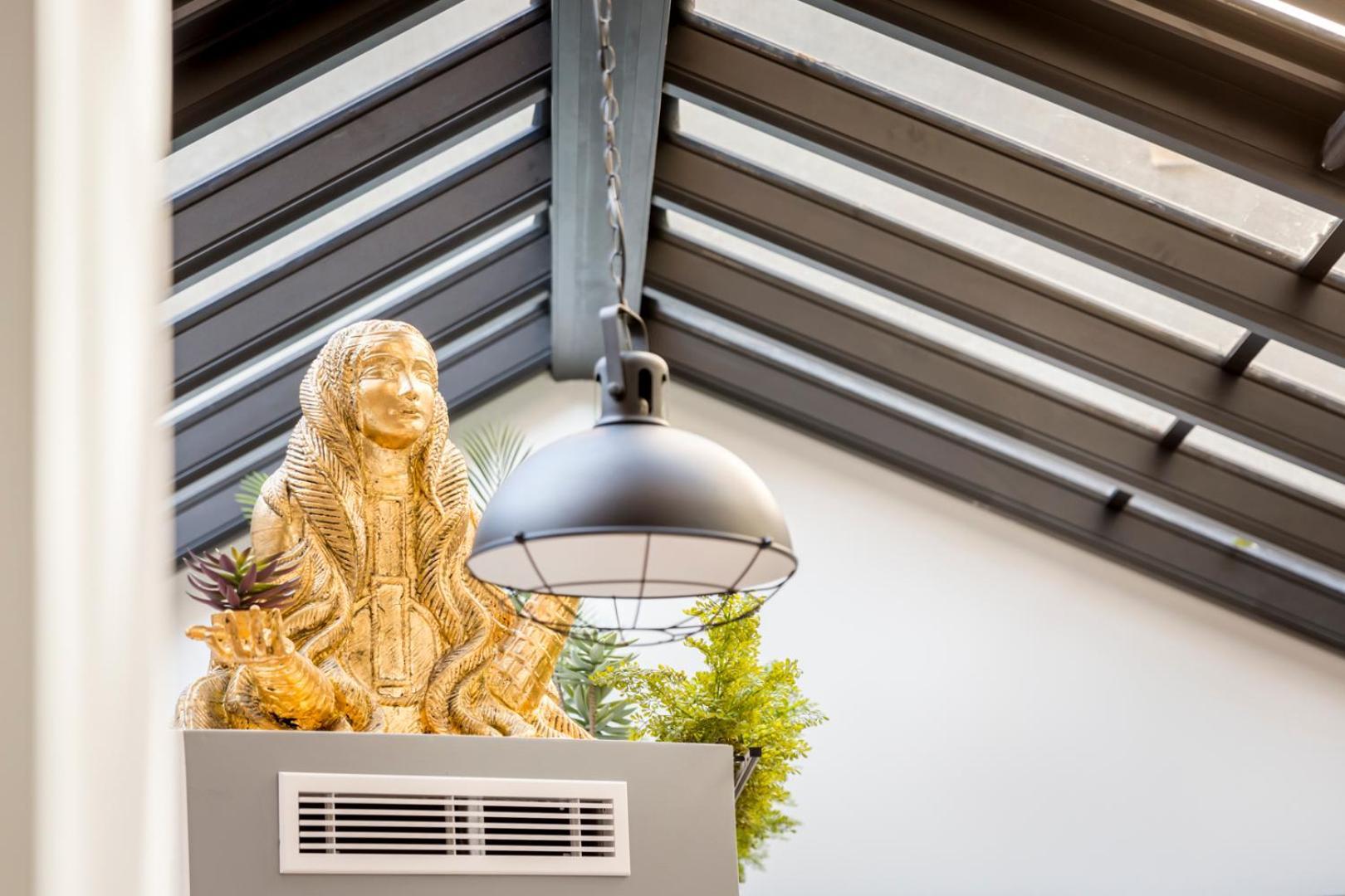 Relais Cocorico Artist Glass Roof With Ac Paris