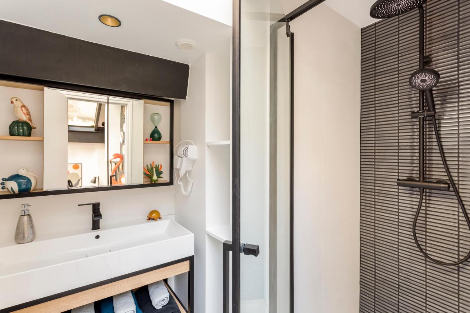 Relais Cocorico Artist Glass Roof With Ac * Paris
