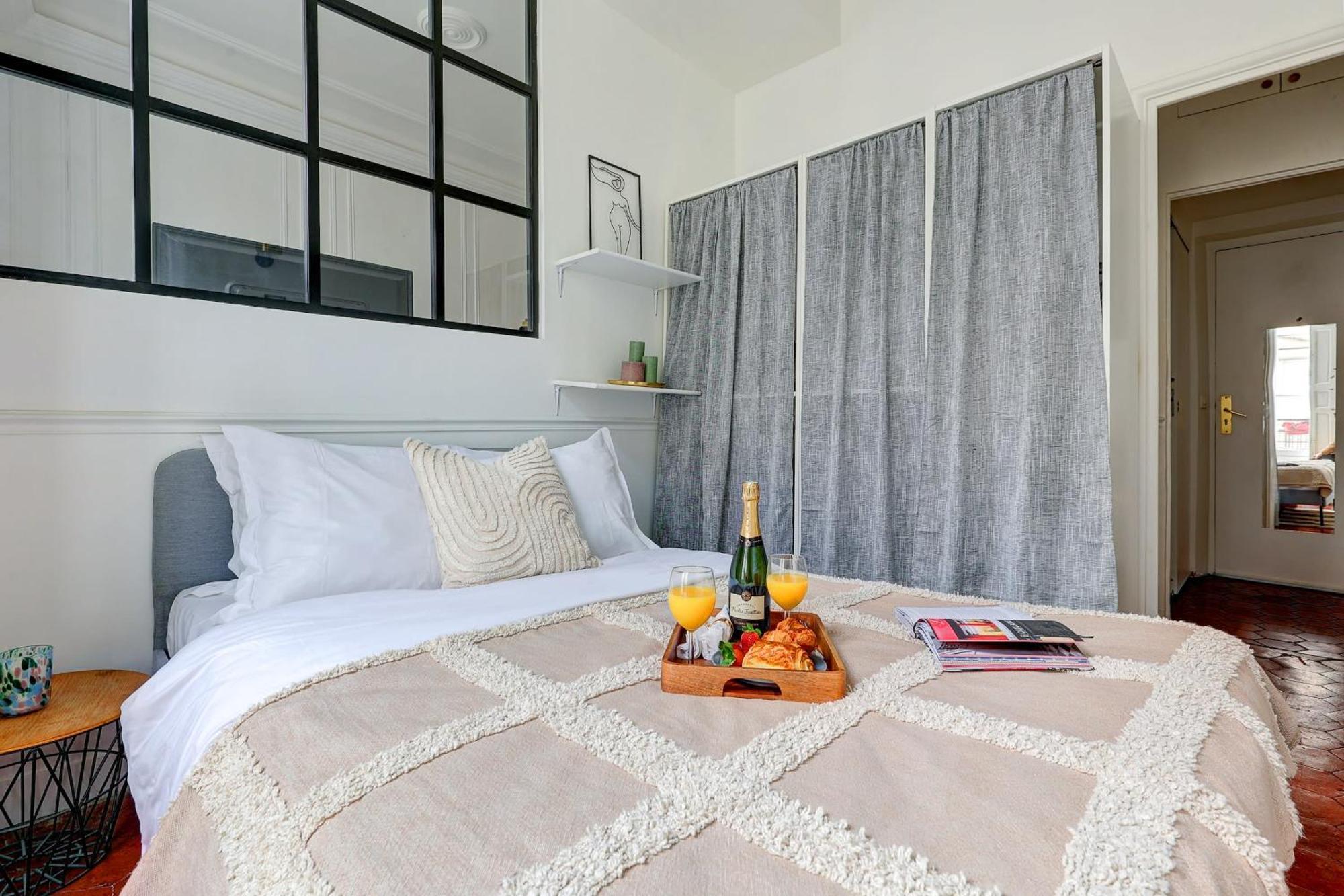 Eiffel Tower & Invalides - 1br - Cityapartmentstay Apartment *