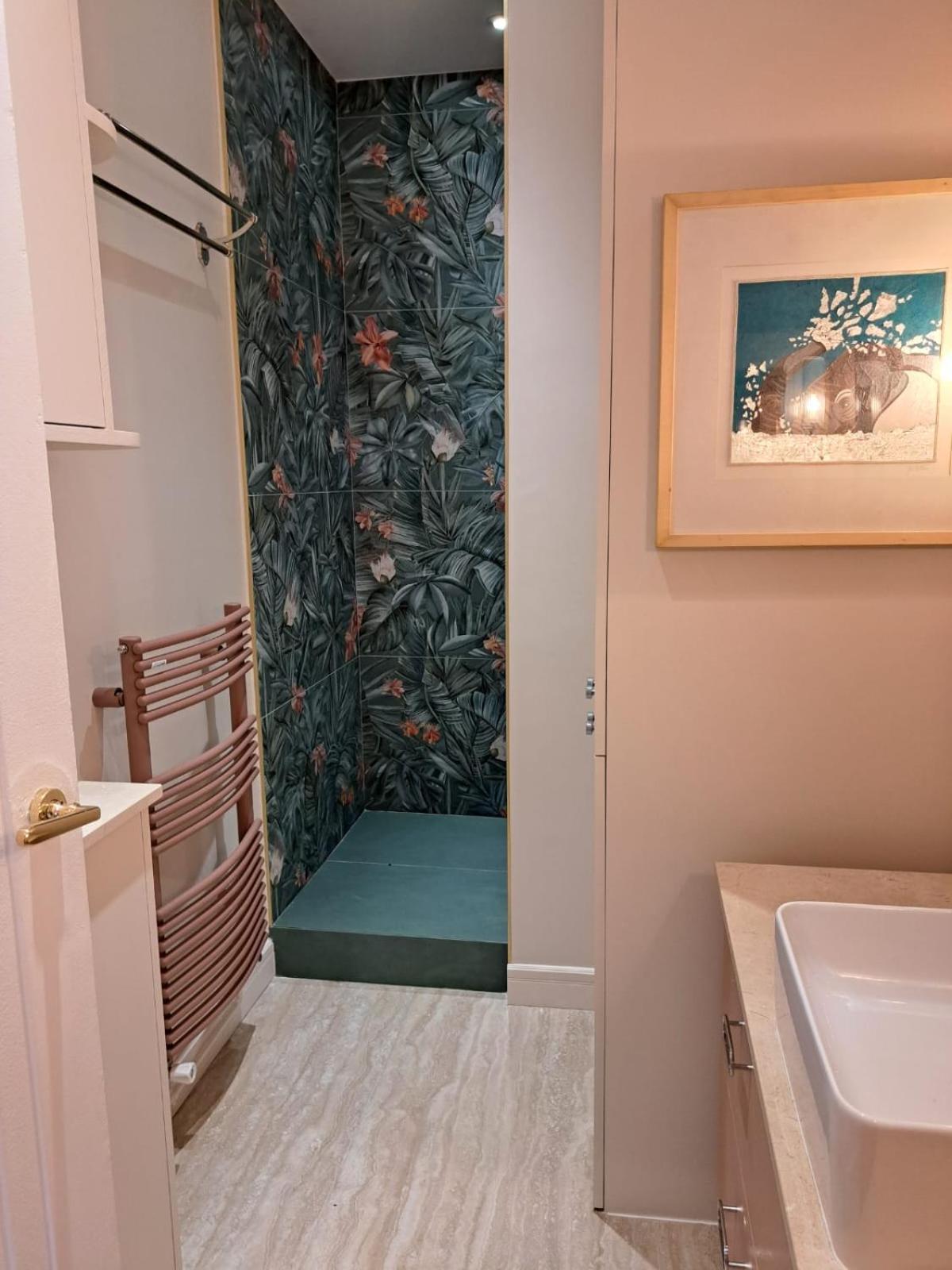 Bright & Elegant With View Over Invalides, Near St Germain Des Pres Apartment