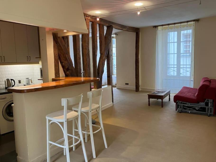 Grande Chambre Dans Studio Apartment *