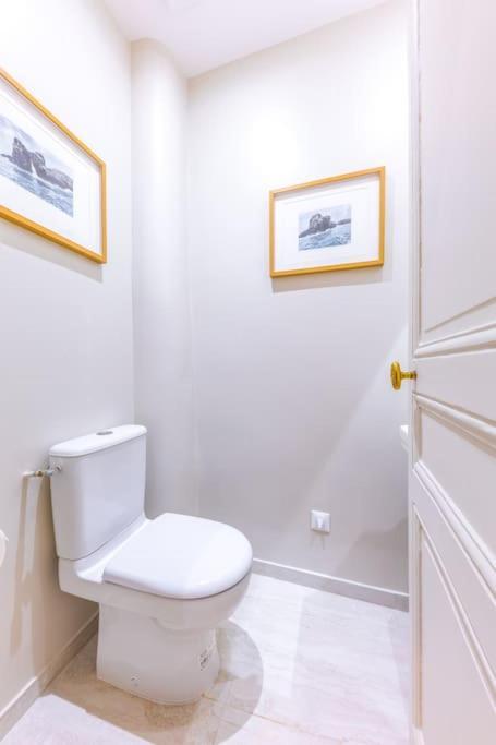 Arc De Triomphe Luxury 3 Bed 3,5 Bath Apartment