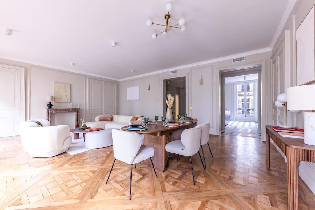Arc De Triomphe Luxury 3 Bed 3,5 Bath *