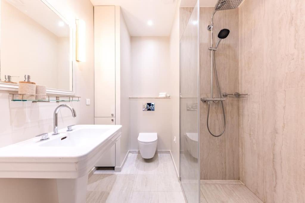 Arc De Triomphe Luxury 3 Bed 3,5 Bath
