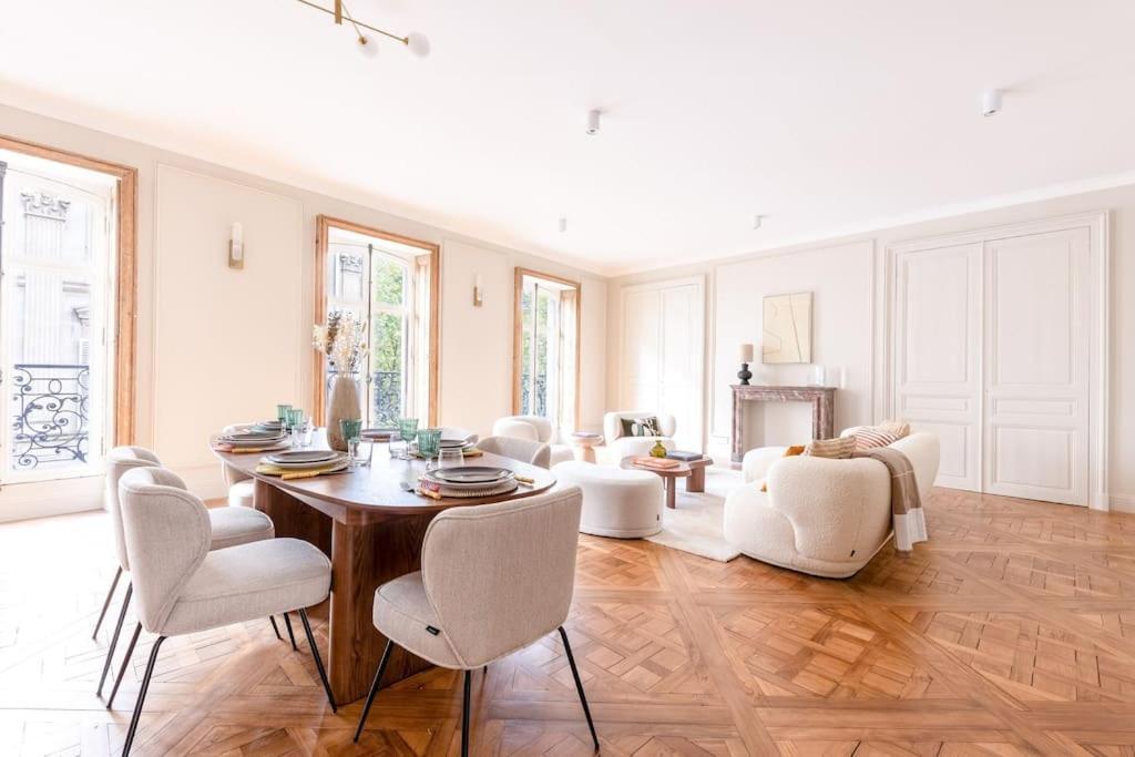 Arc De Triomphe Luxury 3 Bed 3,5 Bath *