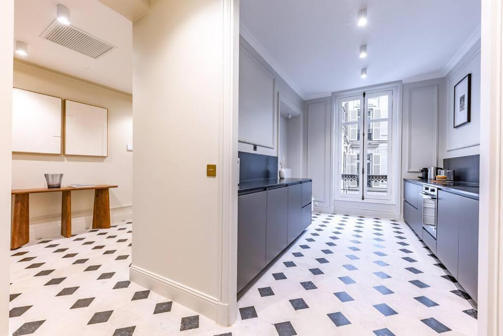 Arc De Triomphe Luxury 3 Bed 3,5 Bath *