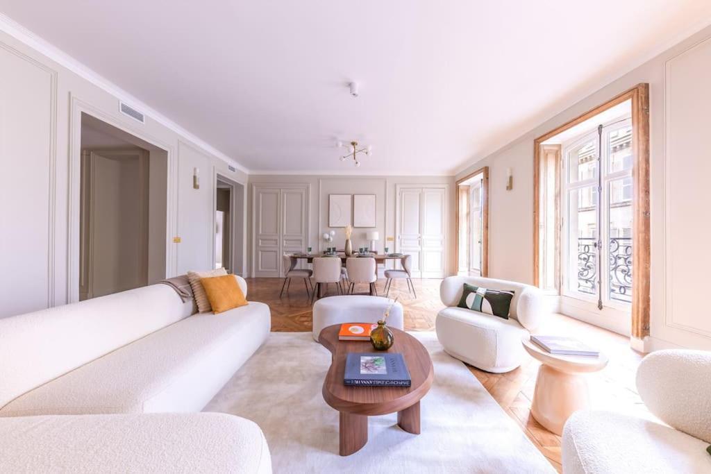 Arc De Triomphe Luxury 3 Bed 3,5 Bath *