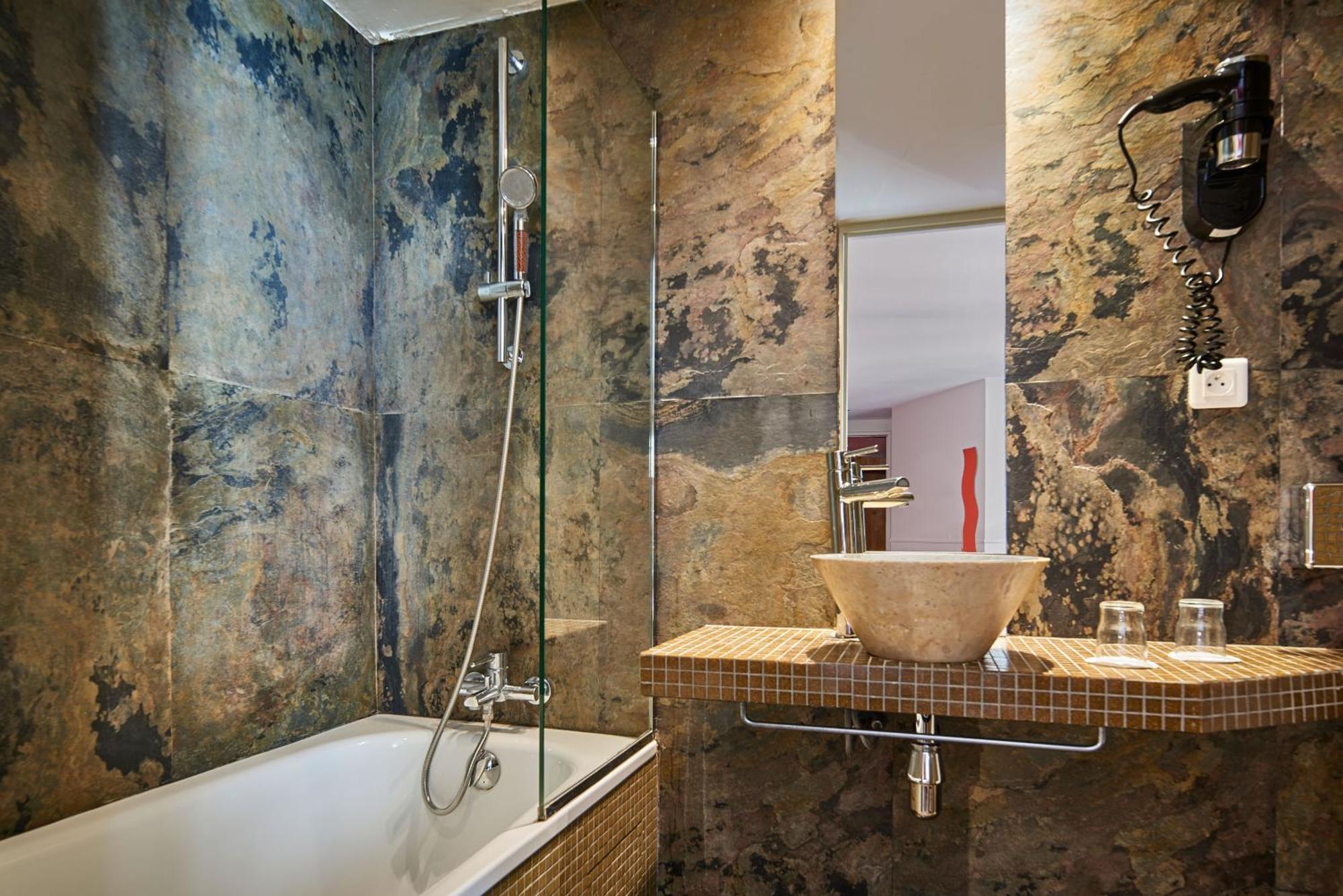 Hotel Moulin Plaza By Happyculture Paris