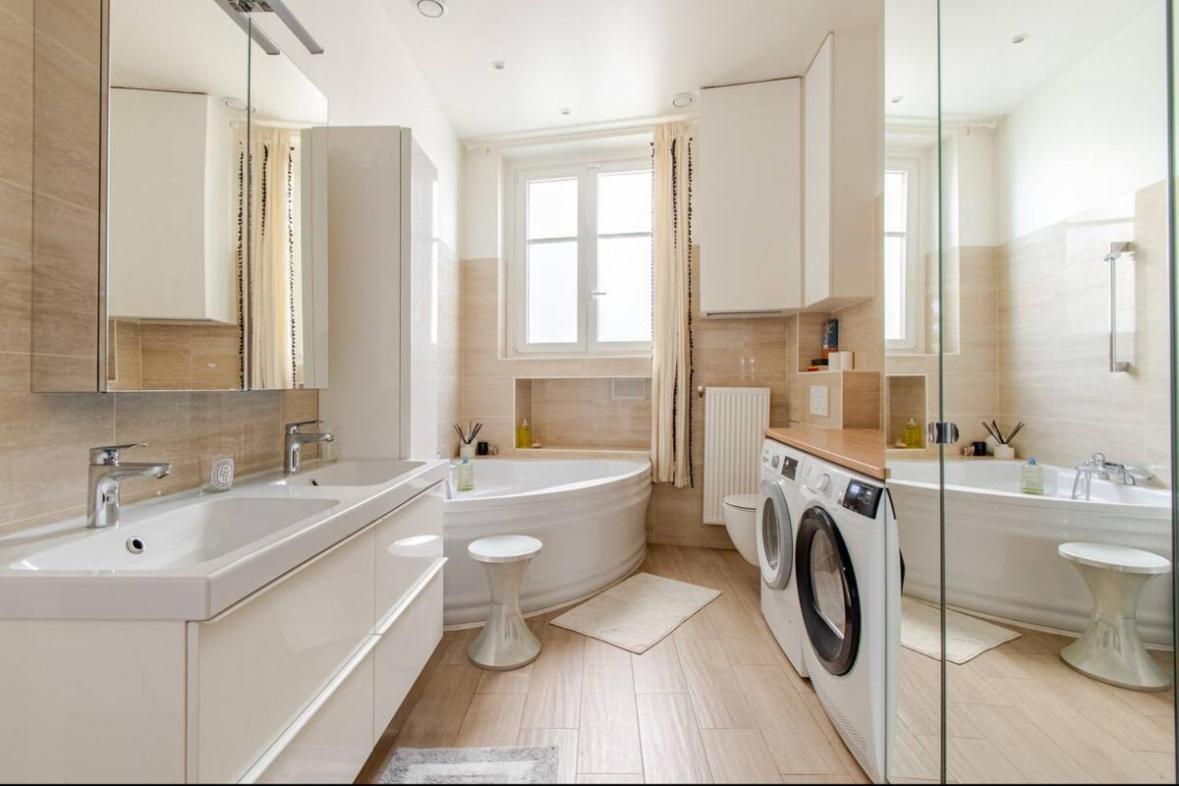 Very Chic Next To Trocadero And Eiffel Tower Paris
