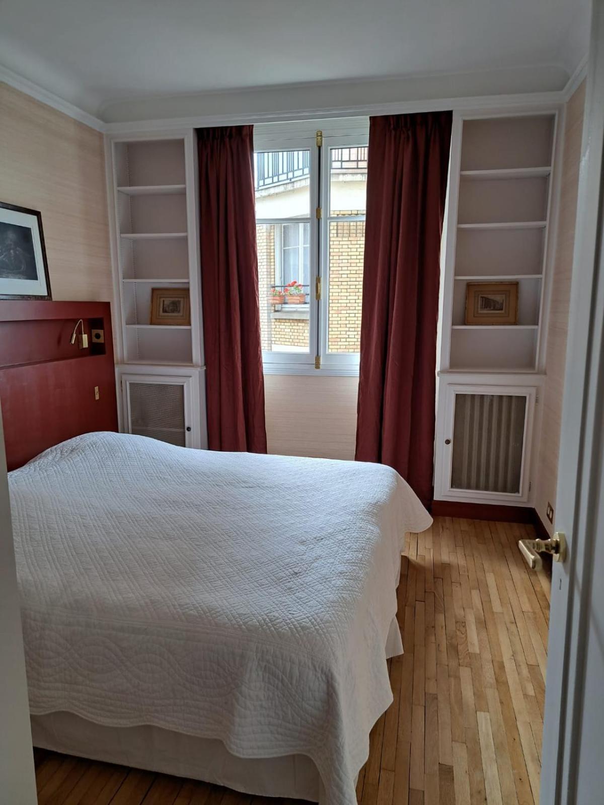 Apartment Bright & Elegant With View Over Invalides, Near St Germain Des Pres