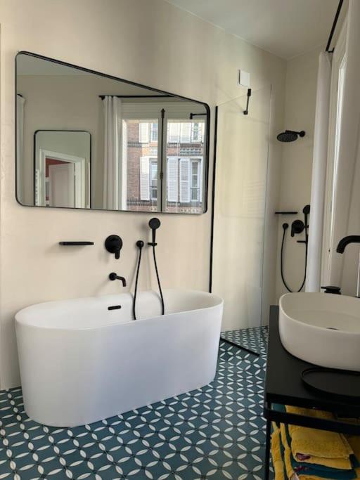 Joyau Au Coeur Du Marais - Refait A Neuf - Luxueux Appartement Paris