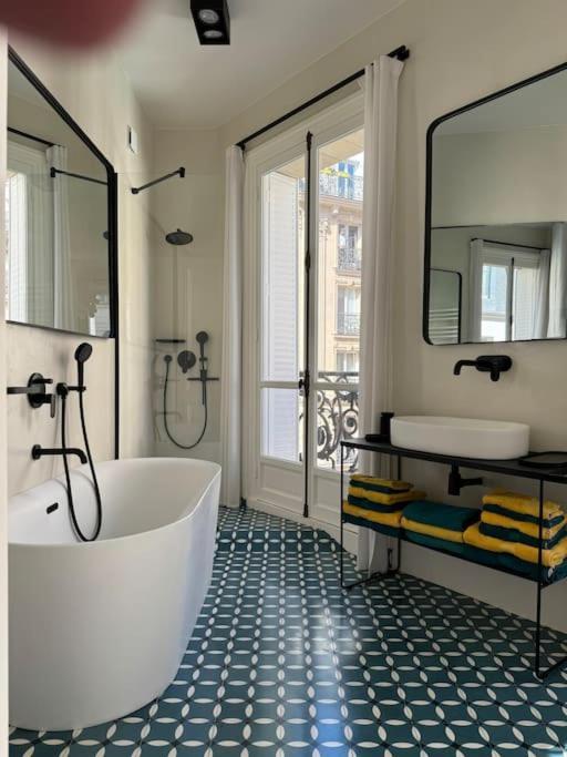 Joyau Au Coeur Du Marais - Refait A Neuf - Luxueux Appartement *