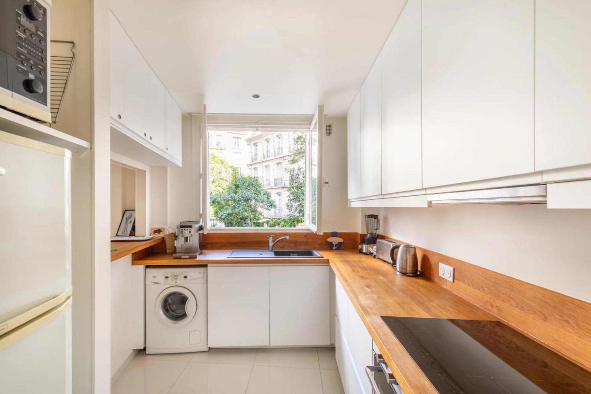 Chic Trocadero Apartment *