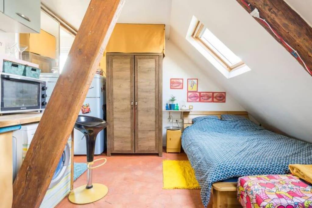 Central Studio Apartment *
