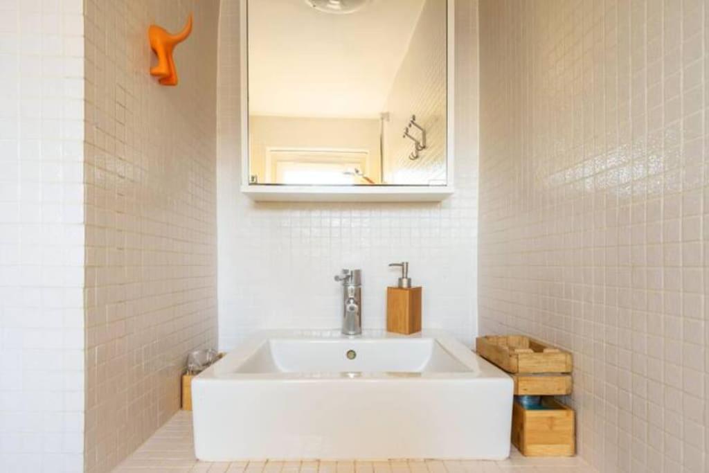 Central Studio Apartment *